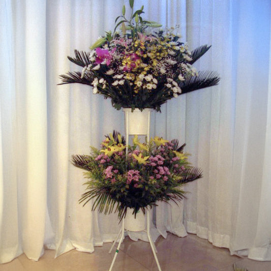 フジヤホール秩父／スタンド（2段）生花 1基／22,000円(税込)